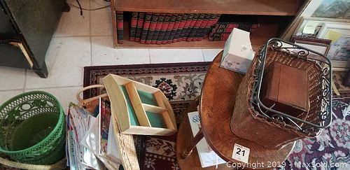 Lot #0021 (1 of 19)