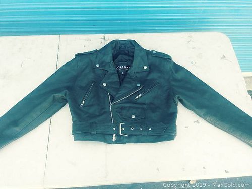 Lot #0026 (1 of 7)