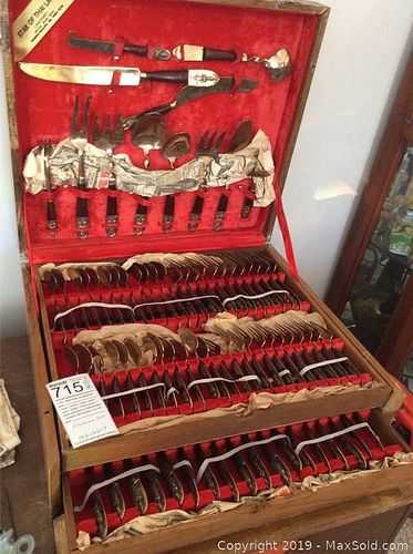 Lot #0715 (1 of 8)