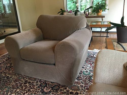 Lot #0680 (1 of 9)