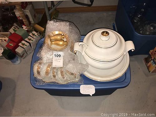Lot #0109 (1 of 13)