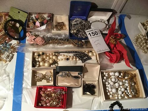 Lot #0150 (1 of 11)