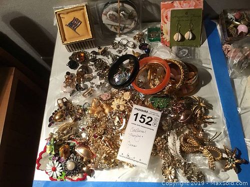 Lot #0152 (1 of 9)