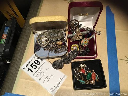 Lot #0159 (1 of 7)