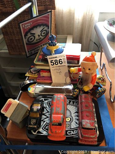 Lot #0586 (1 of 12)