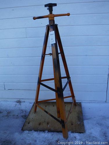 Lot #0415 (1 of 3)