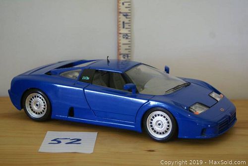 Lot #0052 (1 of 7)