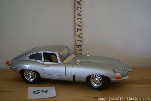 Lot #0054 (1 of 6)