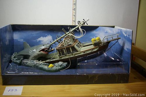 Lot #0123 (1 of 4)