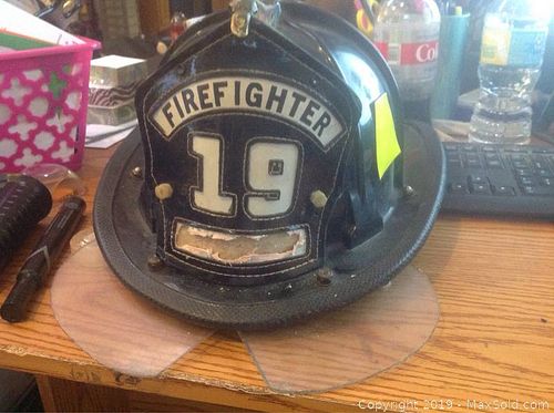 Lot #0104 (1 of 4)