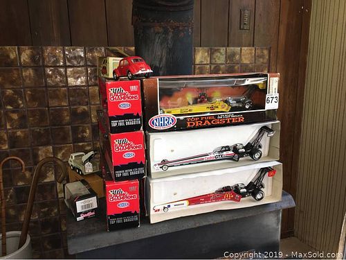 Lot #0673 (1 of 12)