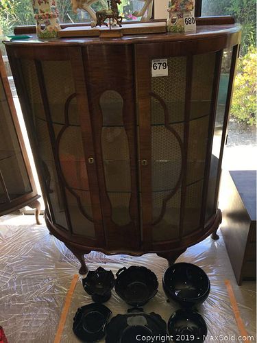 Lot #0679 (1 of 12)