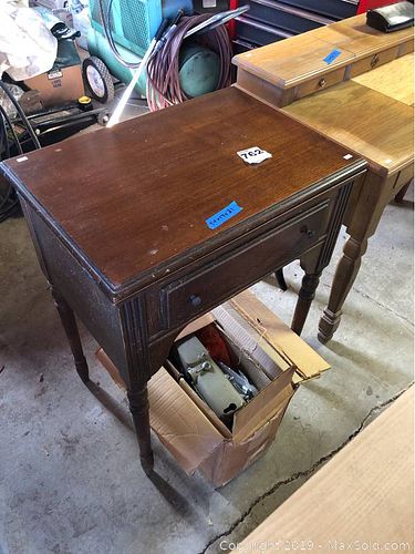 Lot #0762 (1 of 12)