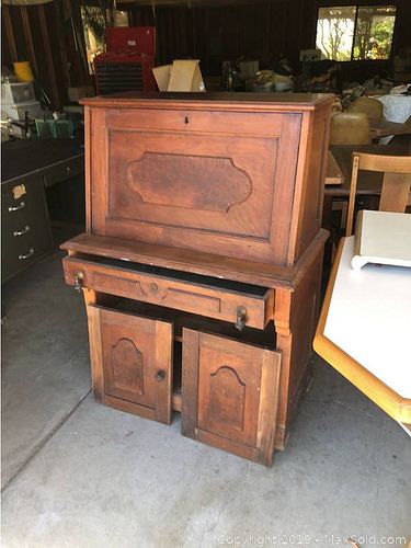 Lot #0769 (1 of 9)