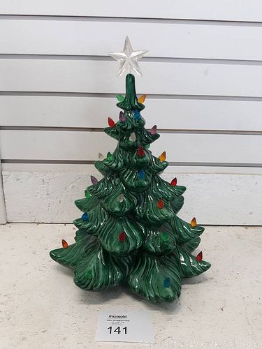 Lot #0141 (1 of 7)