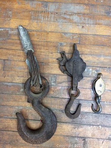 Lot #0008 (1 of 4)