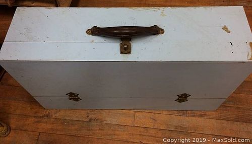 Lot #0025 (1 of 9)