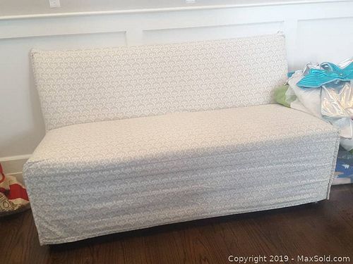 Lot #0546 (1 of 9)