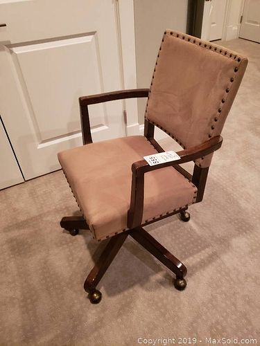 Lot #0555 (1 of 7)