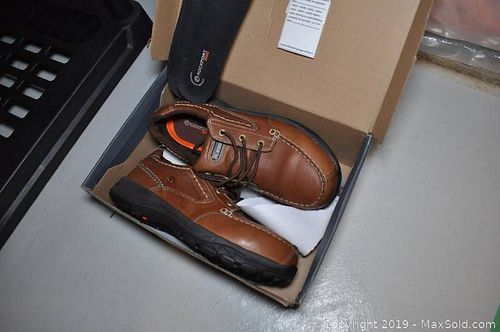 Lot #0906 (1 of 8)