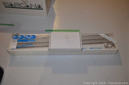 Lot #0909 (1 of 6)