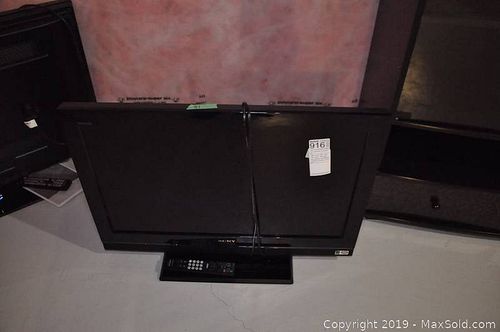 Lot #0916 (1 of 9)