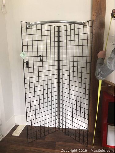 Lot #0033 (1 of 2)