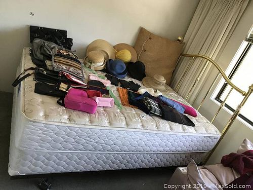 Lot #0022 (1 of 8)