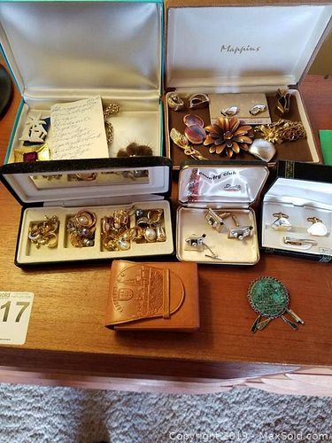 Lot #0217 (1 of 10)