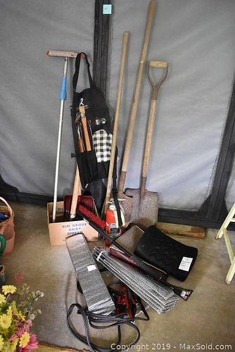 Lot #0018 (1 of 11)