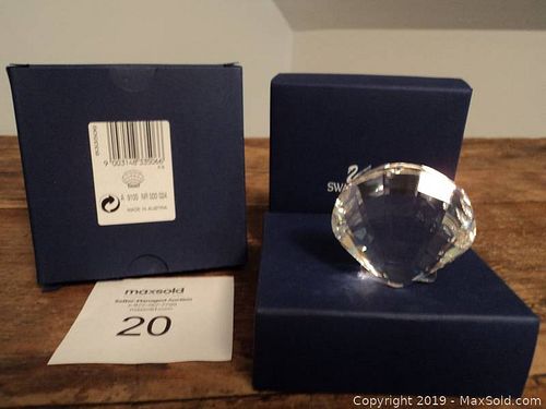 Lot #0020 (1 of 4)