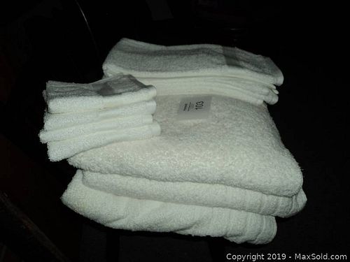 Lot #0103 (1 of 4)