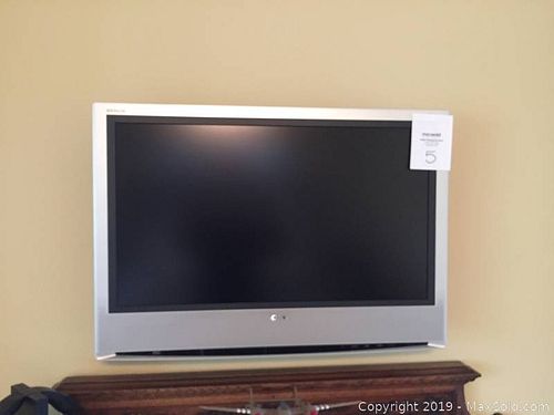 Lot #0005 (1 of 2)
