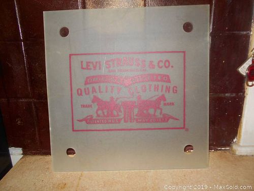 Lot #0007 (1 of 2)