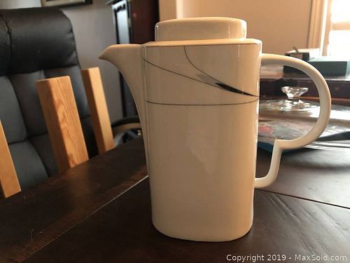 Lot #0025 (1 of 4)