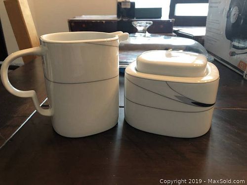 Lot #0026 (1 of 4)