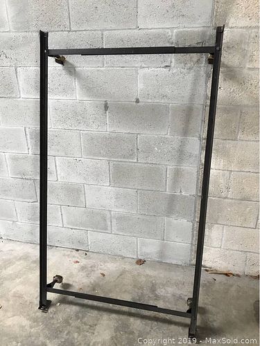 Lot #0009 (1 of 5)