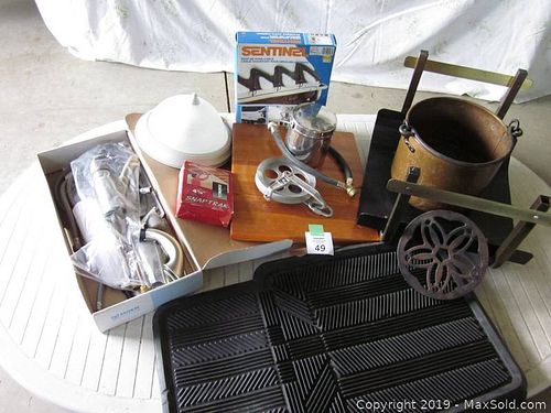 Lot #0049 (1 of 8)