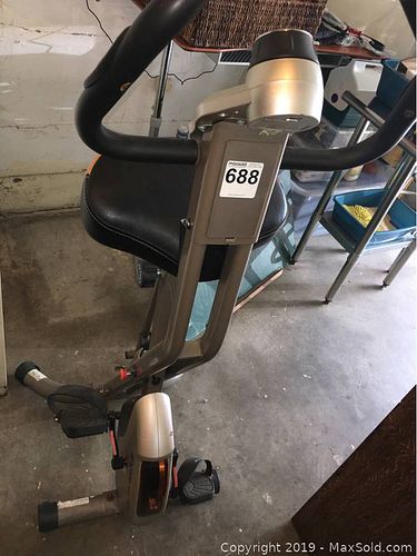 Lot #0688 (1 of 16)