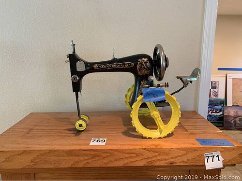 Lot #0769 (1 of 8)