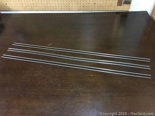 Lot #0028 (1 of 3)