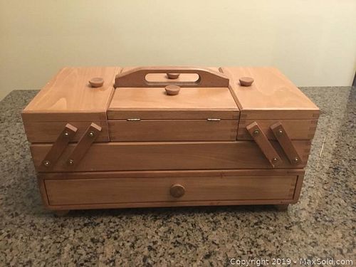 Lot #0065 (1 of 4)
