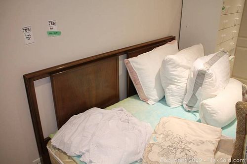 Lot #0786 (1 of 8)