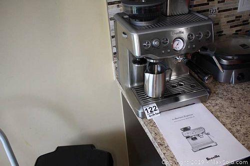 Lot #0122 (1 of 8)