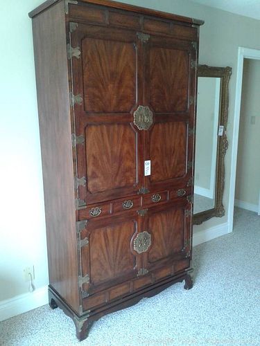 Lot #0530 (1 of 7)