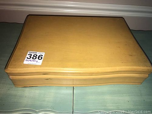 Lot #0386 (1 of 12)