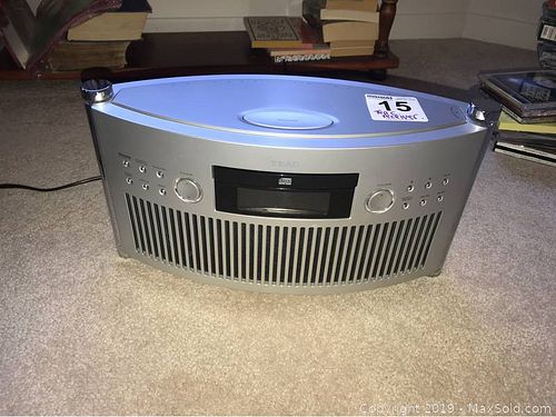 Lot #0015 (1 of 9)