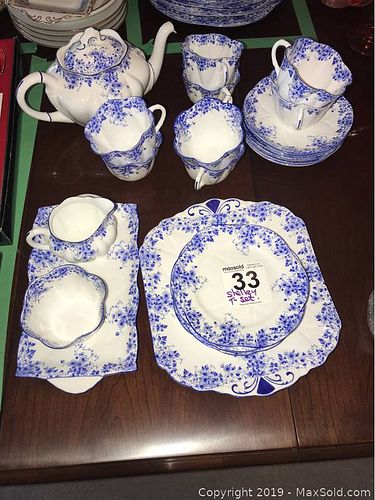 Lot #0033 (1 of 13)