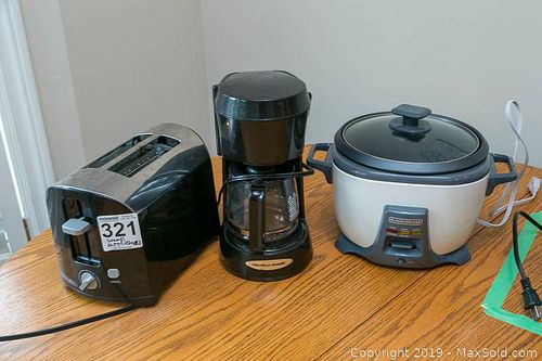 Lot #0321 (1 of 7)