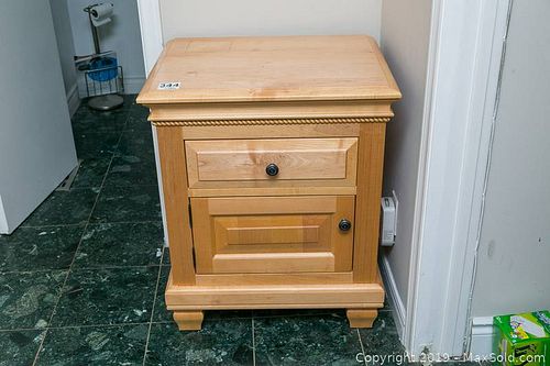 Lot #0344 (1 of 6)
